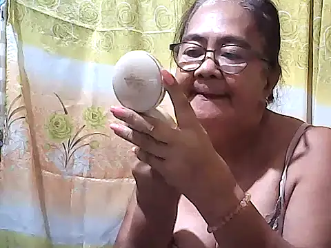 Snapshot of asianmom70 chatting on December 2025 09:31:02 PM asianmom70 online show from December 2025 09:31:02 PM