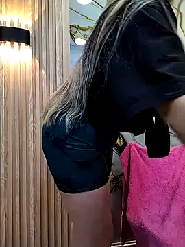  ManuVeelez online show from October 2025 04:01:01 AM