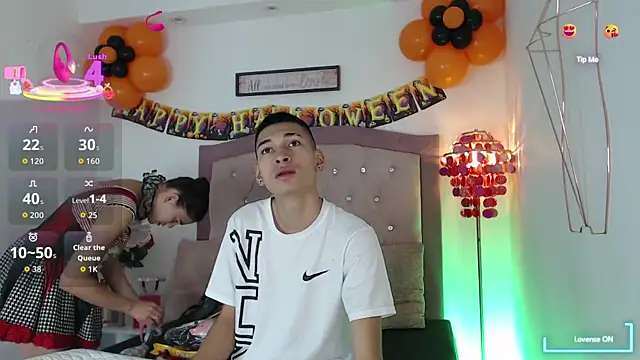 Snapshot of AmelieAndAce chatting on October 2025 12:47:02 PM AmelieAndAce online show from October 2025 12:47:02 PM