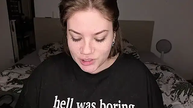 MaeNoir online show from November 2025 02:04:02 AM