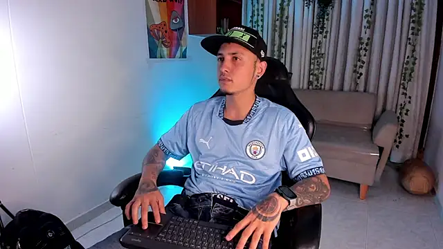 ReyBigx online show from February 2026 04:02:01 AM