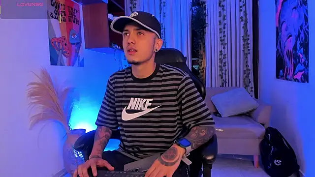 ReyBigx online show from February 2026 03:49:02 AM