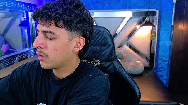 Snapshot of Alan_Del_Reyx chatting on October 2025 07:44:02 PM Alan Del Reyx online show from October 2025 07:44:02 PM