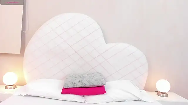 Madii smith online show from September 2025 04:18:02 AM