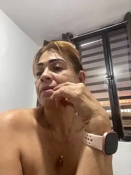 Snapshot of Sexysquirtmommy chatting on May 2026 10:04:02 PM Sexysquirtmommy online show from May 2026 10:04:02 PM