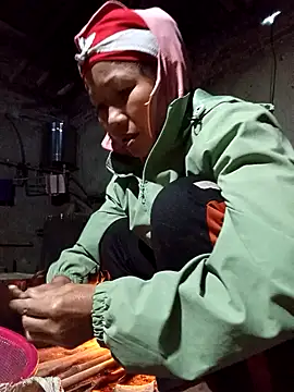 Snapshot of TinTin321 chatting on November 2025 11:37:02 PM TinTin321 online show from November 2025 11:37:02 PM