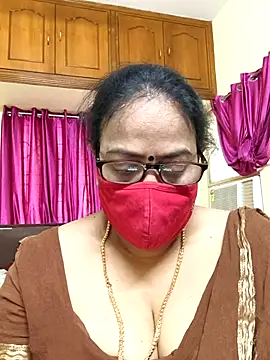 Snapshot of heera-rani chatting on October 2025 07:07:02 AM heera-rani online show from October 2025 07:07:02 AM