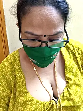 Snapshot of heera-rani chatting on December 2025 05:24:02 AM heera-rani online show from December 2025 05:24:02 AM