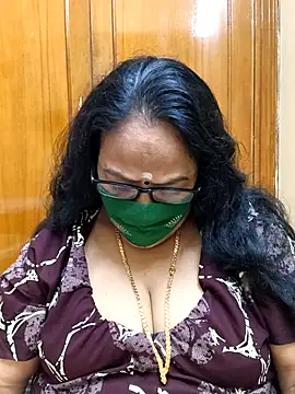 Snapshot of heera-rani chatting on February 2026 05:48:02 AM heera-rani online show from February 2026 05:48:02 AM