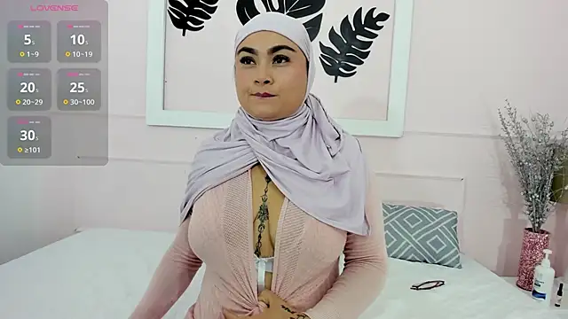 azaharaaa  online show from September 2025 11:43:01 AM