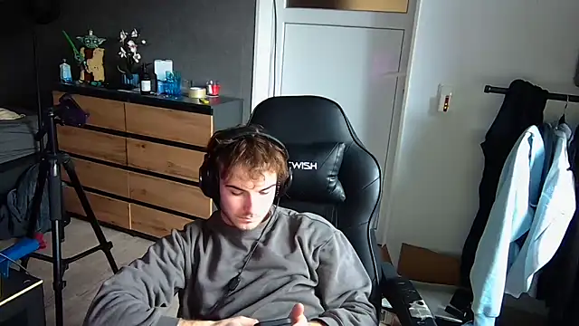 Snapshot of Rudi2007Eye chatting on February 2026 02:22:02 PM Rudi2007Eye online show from February 2026 02:22:02 PM