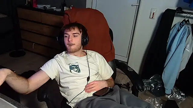 Snapshot of Rudi2007Eye chatting on February 2026 08:27:01 PM Rudi2007Eye online show from February 2026 08:27:01 PM