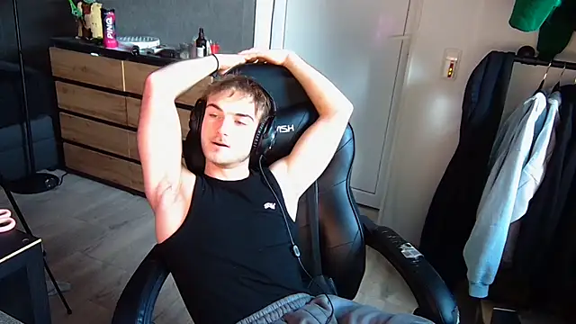 Snapshot of Rudi2007Eye chatting on February 2026 03:08:01 PM Rudi2007Eye online show from February 2026 03:08:01 PM