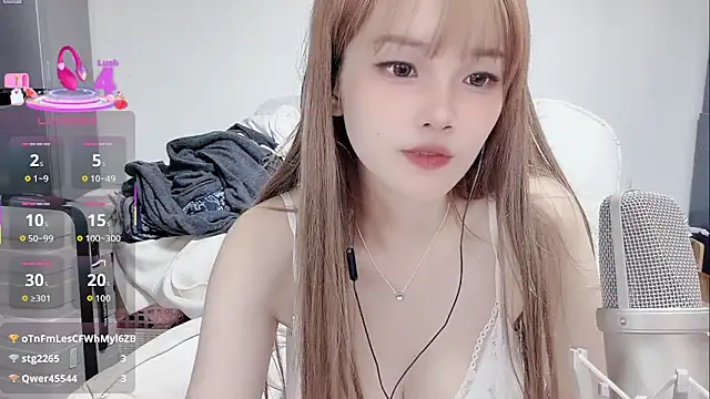 twlilybae online show from February 2026 09:45:02 AM