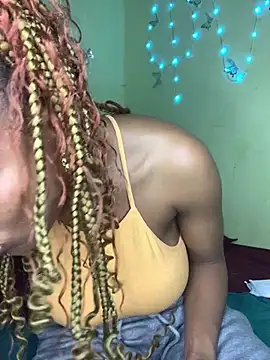 Seductive Yellow Titties online show from May 2026 07:21:01 PM