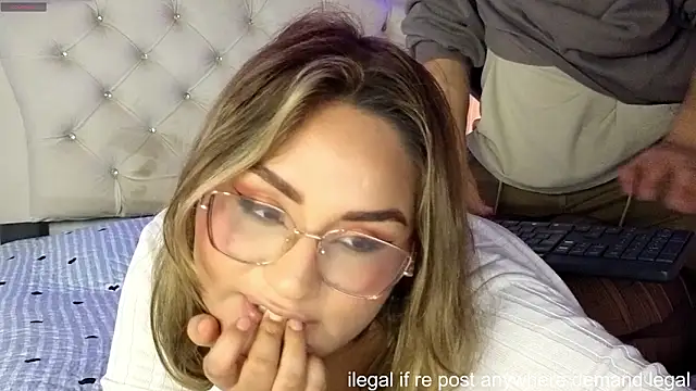 Snapshot of laurale_phillipe chatting on September 2025 07:03:02 PM laurale phillipe online show from September 2025 07:03:02 PM