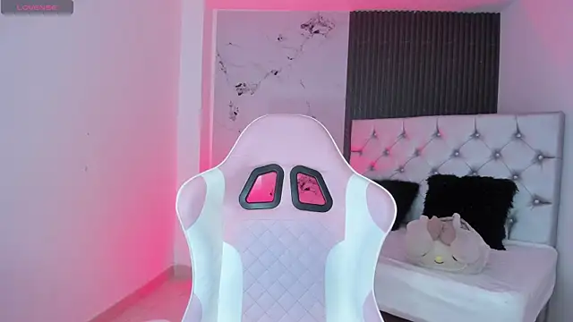 chloesagee online show from November 2025 12:10:01 AM