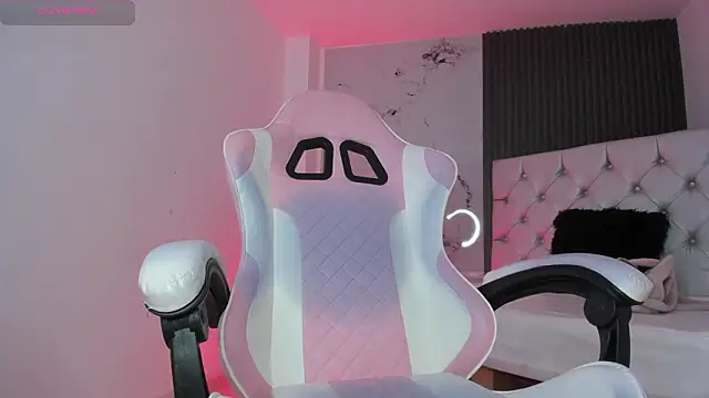 chloesagee online show from February 2026 09:52:01 PM