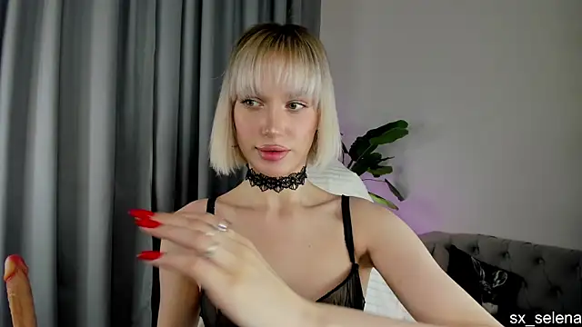 Snapshot of Ice_Strawberry chatting on April 2026 03:04:02 AM Ice Strawberry online show from April 2026 03:04:02 AM