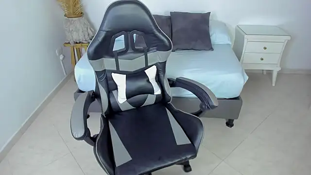 luccia smith online show from October 2025 12:34:02 PM