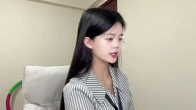 Nicole-13 online show from May 2026 01:07:02 PM