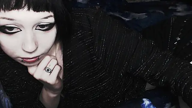 Snapshot of _LUCY_LAVE chatting on November 2025 04:33:02 AM LUCY LAVE online show from November 2025 04:33:02 AM