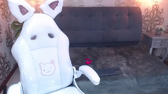 Snapshot of KendyLoveLans chatting on September 2025 03:40:01 AM KendyLoveLans online show from September 2025 03:40:01 AM