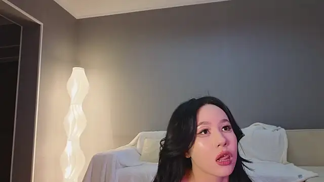 Snapshot of lunajii chatting on December 2025 01:44:02 AM lunajii online show from December 2025 01:44:02 AM