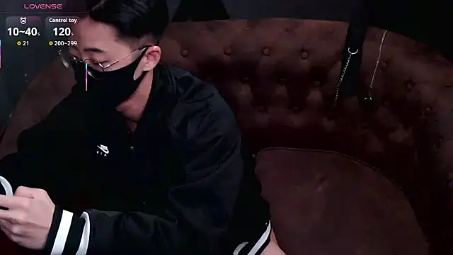 asiantwinkz online show from November 2025 11:42:01 AM