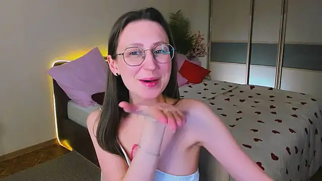 YourLovellyStory online show from April 2026 05:52:01 PM