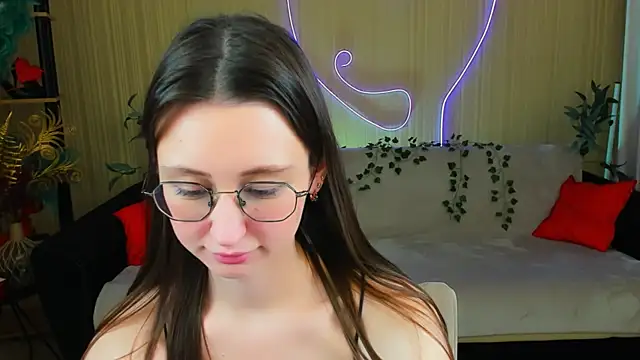 YourLovellyStory online show from May 2026 01:30:02 PM