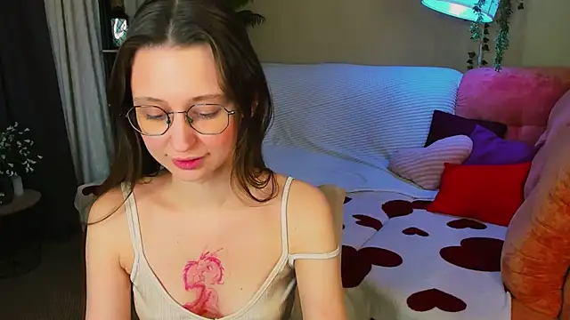 YourLovellyStory online show from May 2026 04:37:02 PM