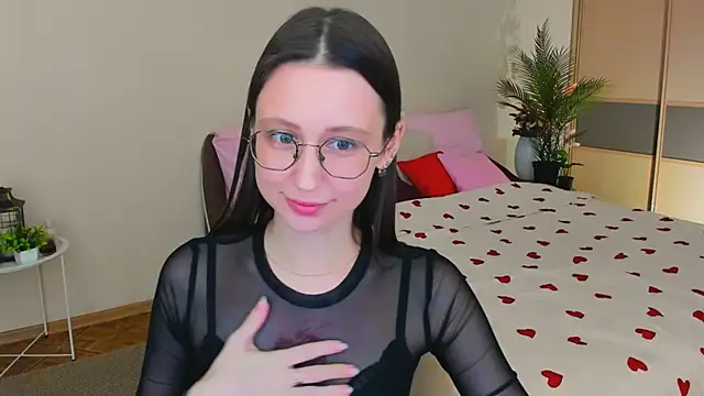 Snapshot of YourLovellyStory chatting on June 2026 01:15:01 PM YourLovellyStory online show from June 2026 01:15:01 PM