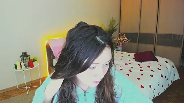 AlluringLookk online show from April 2026 12:58:02 PM