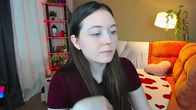 AlluringLookk online show from April 2026 11:18:02 AM