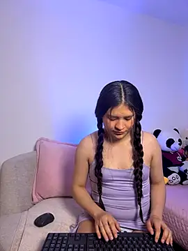 Snapshot of Emilyybennet_ chatting on November 2025 08:02:01 AM Emilyybennet online show from November 2025 08:02:01 AM