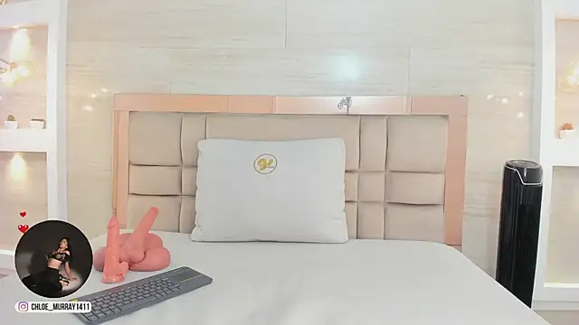 chloe murray online show from February 2026 12:48:02 PM