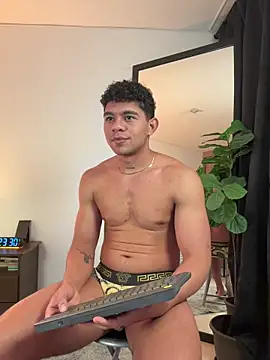 Snapshot of austin_spears_ chatting on November 2025 01:27:01 AM austin spears online show from November 2025 01:27:01 AM