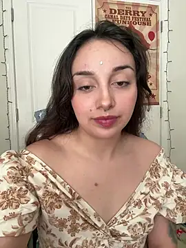 CharmingMaddie online show from April 2026 05:14:01 PM