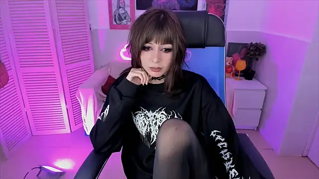 CrystallBloom online show from November 2025 04:07:01 PM