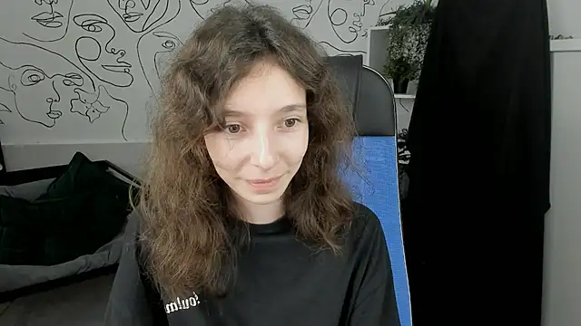 Snapshot of EmmanuellBrown chatting on September 2025 01:11:02 PM EmmanuellBrown online show from September 2025 01:11:02 PM