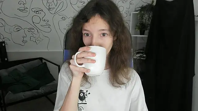 Snapshot of EmmanuellBrown chatting on September 2025 04:22:01 AM EmmanuellBrown online show from September 2025 04:22:01 AM