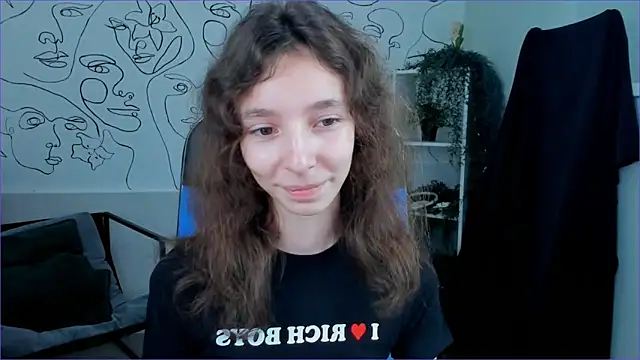 Snapshot of EmmanuellBrown chatting on September 2025 12:21:01 PM EmmanuellBrown online show from September 2025 12:21:01 PM