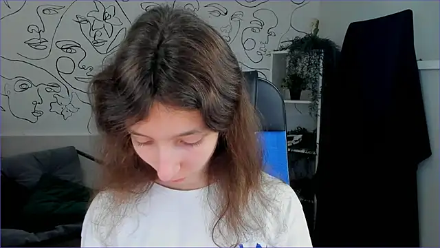 Snapshot of EmmanuellBrown chatting on October 2025 10:10:02 AM EmmanuellBrown online show from October 2025 10:10:02 AM