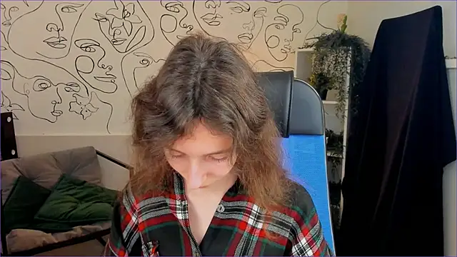 Snapshot of EmmanuellBrown chatting on October 2025 12:13:02 PM EmmanuellBrown online show from October 2025 12:13:02 PM