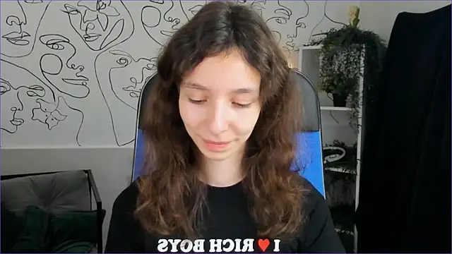 Snapshot of EmmanuellBrown chatting on October 2025 01:03:02 PM EmmanuellBrown online show from October 2025 01:03:02 PM