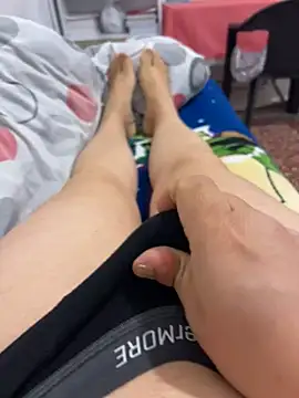 yellova online show from March 2026 07:35:01 PM