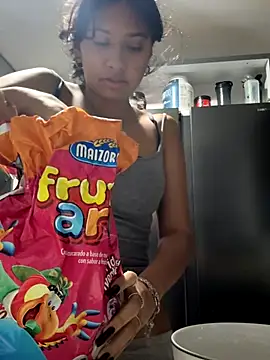 Snapshot of lynn9000 chatting on October 2025 06:05:01 AM lynn9000 online show from October 2025 06:05:01 AM