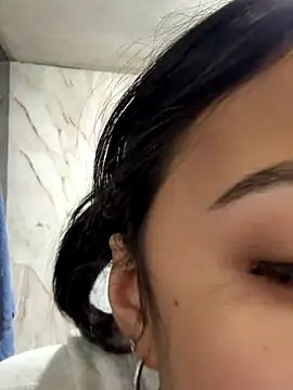 Snapshot of lynn9000 chatting on November 2025 01:04:02 AM lynn9000 online show from November 2025 01:04:02 AM