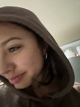 Snapshot of lynn9000 chatting on November 2025 03:17:01 AM lynn9000 online show from November 2025 03:17:01 AM